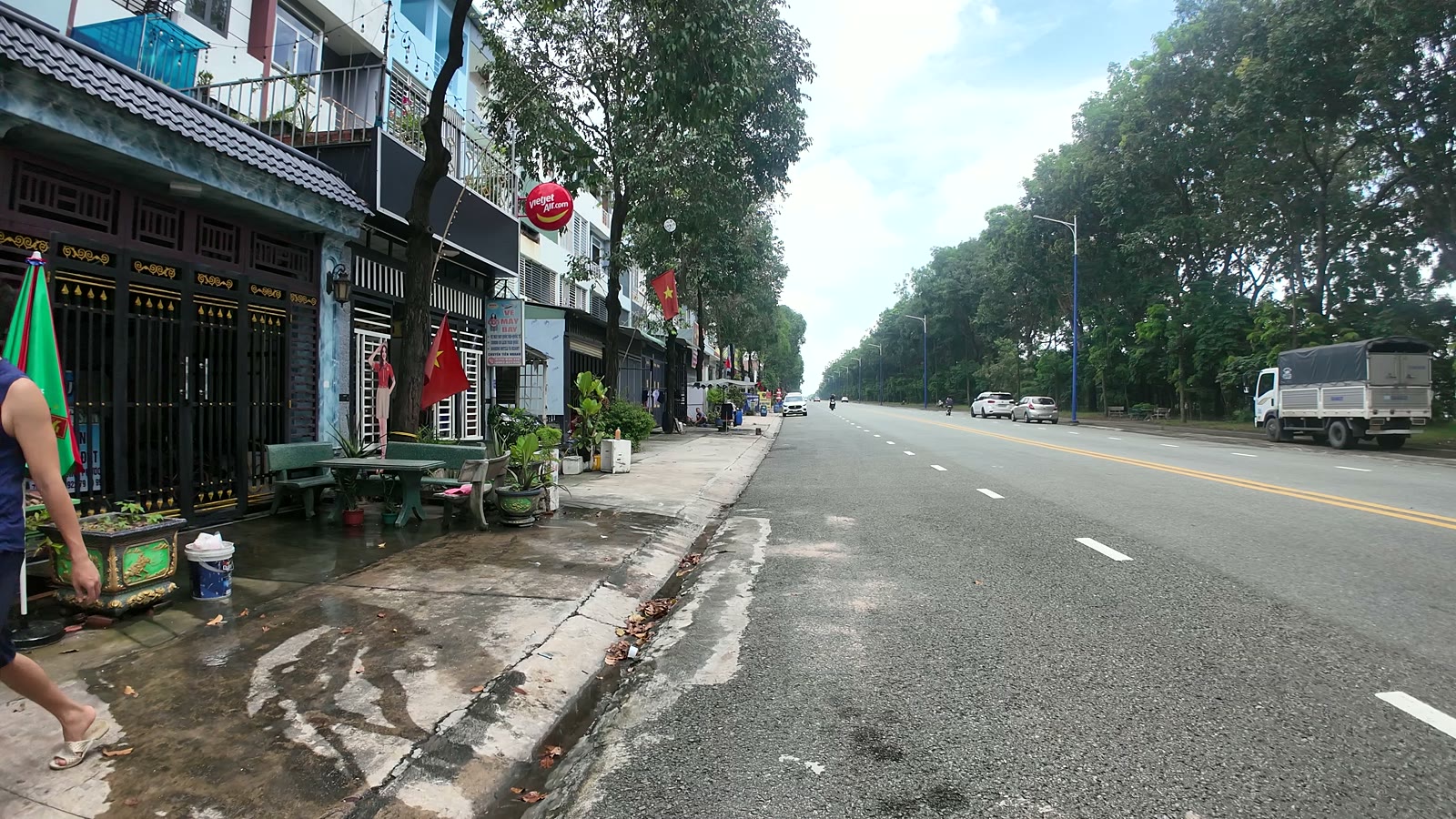 Đường 4 làn xe trước nhà mặt tiền đối diện khu công nghiệp Mỹ Phước 3, hai bên hàng cây xanh