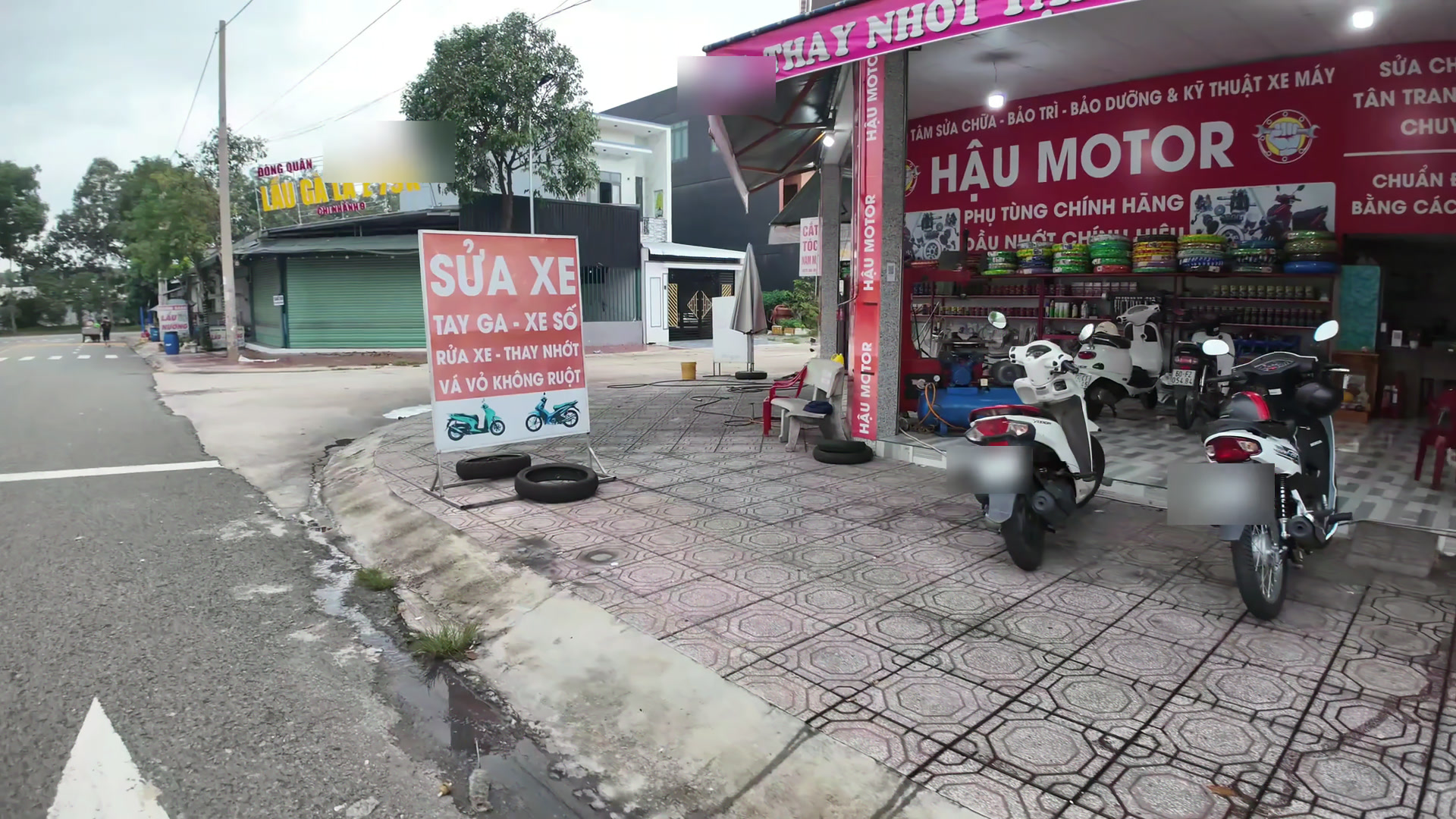 Ki-ốt mặt tiền của căn góc đang cho thuê làm tiệm sửa xe máy gần khu công nghiệp Mỹ Phước