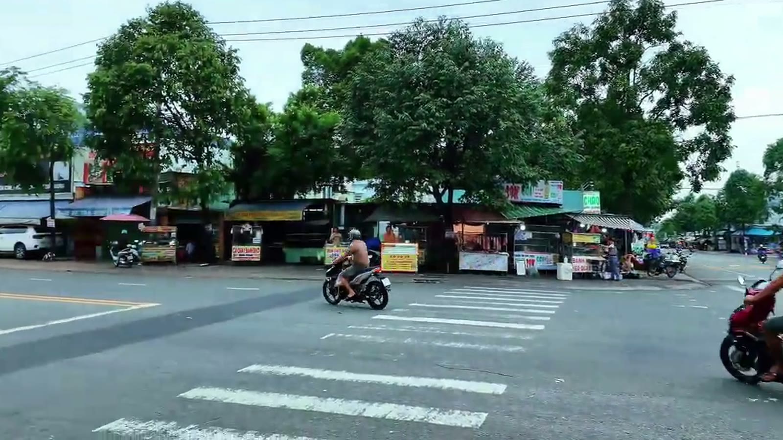 Ngã tư đường DJ5 và NL17, giữa chợ tự phát DJ9 và chợ đầu mối NL17, khu công nghiệp Mỹ Phước 3